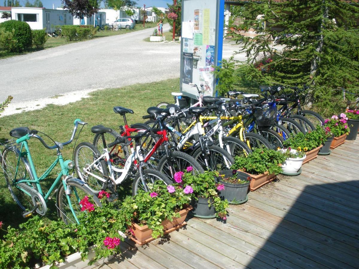 Camping Du Pontis Verteillac Εξωτερικό φωτογραφία